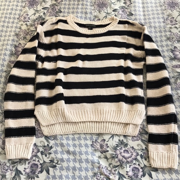 Forever 21 Sweaters - F21 knit sweater (comes with FREE scarf)